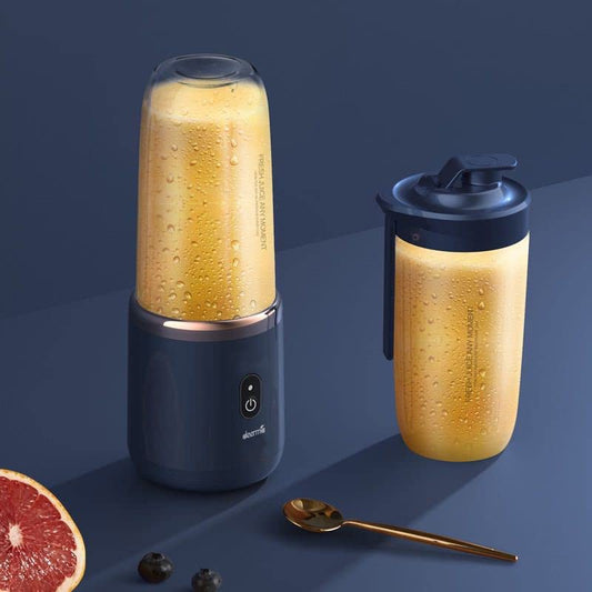 Portable Electric Juicer Cup – 300ML Smoothie Blender with Stainless Steel Blades